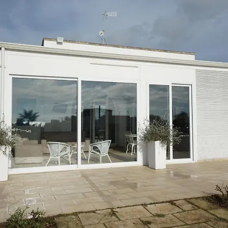 Rebecca Βίλα Porto Cesareo