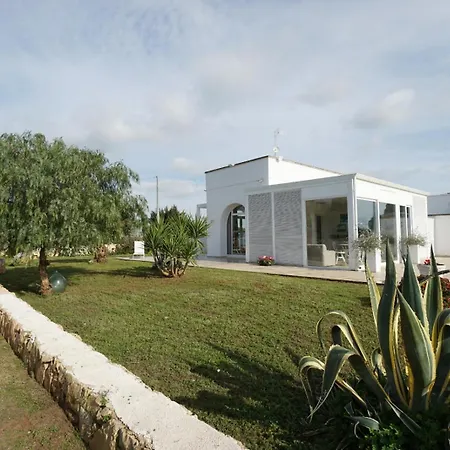 Rebecca Βίλα Porto Cesareo